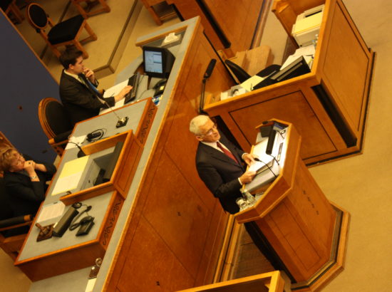 Euroopa Parlamendi presidendi prof. Jerzy Buzeki kõne Riigikogu istungite saalis